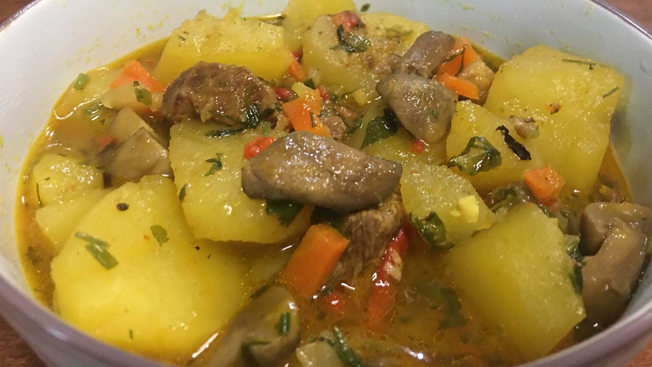 Тушёная картошка с мясом и грибами    Stewed potatoes with meat and mushrooms