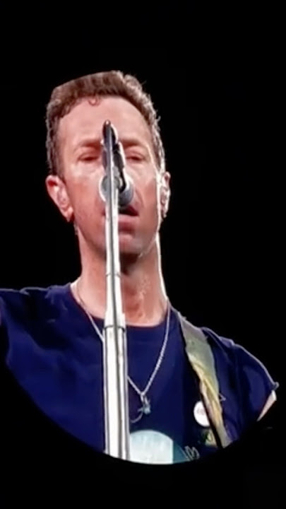 Sparks live (Dakota’s version) #coldplay #coldplayconcert #chrismartin #dakotajohnson #fyp