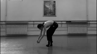 Contemporary dance improvisation