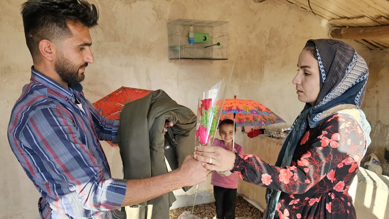 Мужчина идет по дороге. On the way dear. Leader at last. Общественное питание гиф. Дорога к мечте.