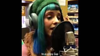 Melanie Martinez - Sippy Cup (Live Acoustic) Resimi