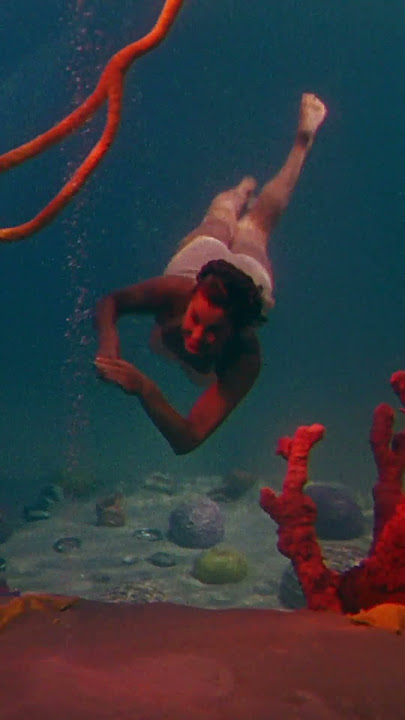 Esther Williams Performs a Beautiful Water Ballet in #ZiegfeldFollies (1946) | TCM
