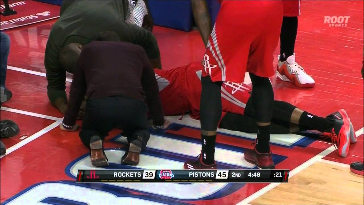 Andre Roberson injures left leg, taken off court on stretcher