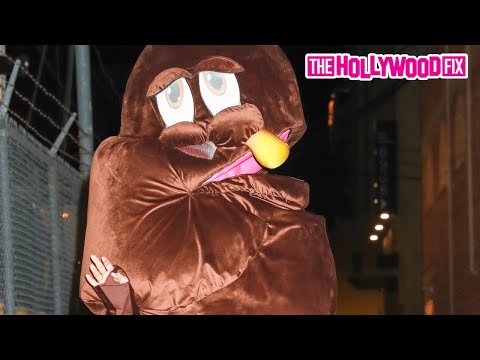 Katy Perry Rocks A Poop Emoji Costume While Greeting Fans Backstage At Jimmy Kimmel Live! Studios