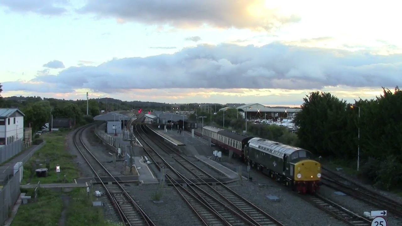 40013 D213 passes Westbury with 1Z28 05.08.23