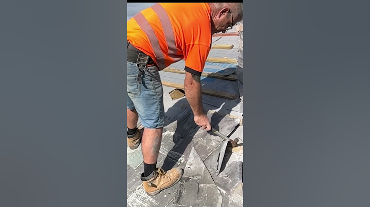 Roofer falls off roof 😱😳 #fails #roofer #scary #funnyvideo #fyp #mustwatch