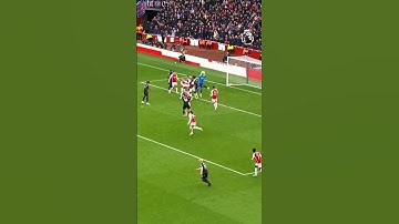 Arsenal defence to attack in SECONDS!
