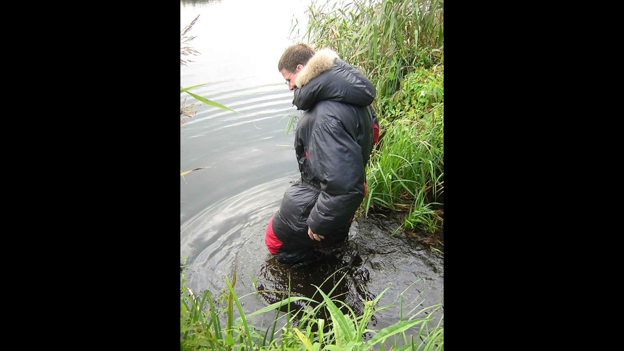 Noname Daunenoverall trocken und Vollbad in der Natur (ohne Ton)
