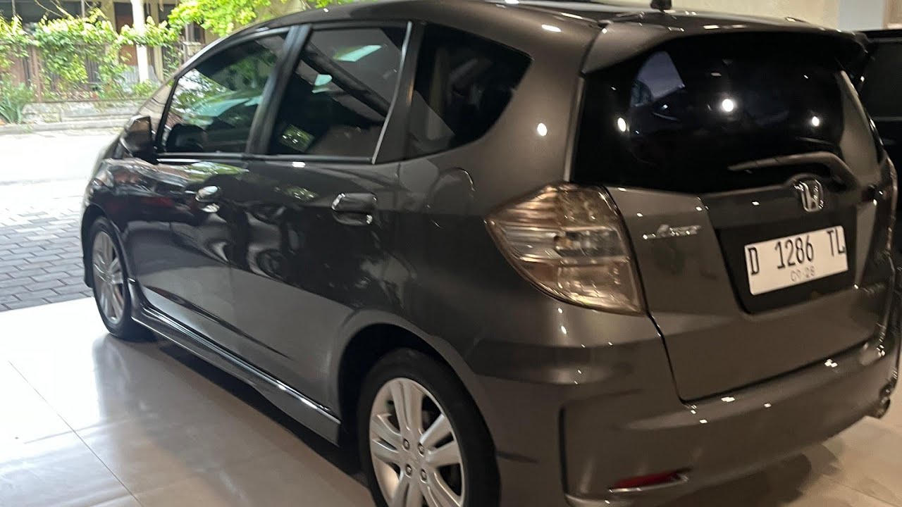 SHOWROOM MOBIL BEKAS KOTA BANDUNG||HONDA JAZZ RS 2013