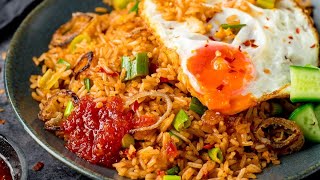 لازم تجرب البيض مع الرز المقلى و الطعم روعه - اكل الشارع اندونيسيا