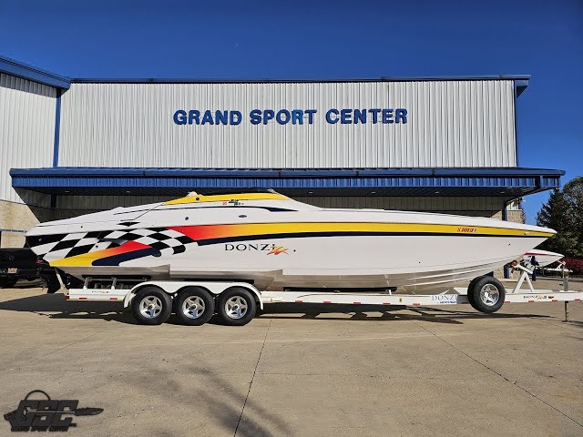 CLEAN sport boat with cruiser features! The 2003 Donzi 38ZX, full