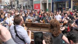 Oscar winning song 'Falling Slowly' live on Grafton Street Dublin (4K)