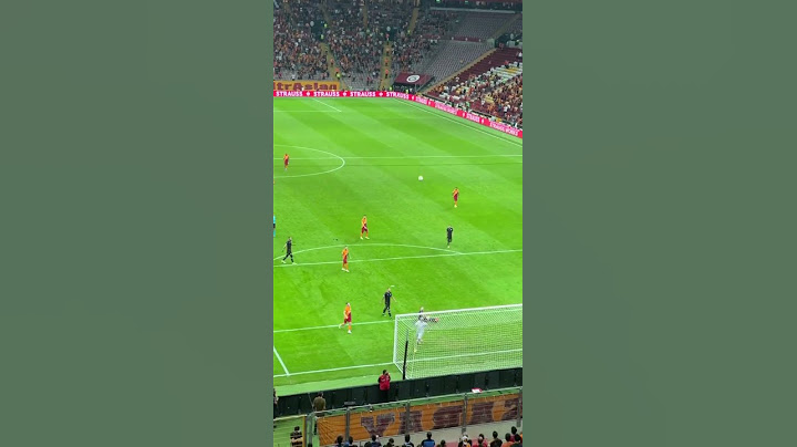 200IQ Soccer Player Scores After Goalie Misplays Ball