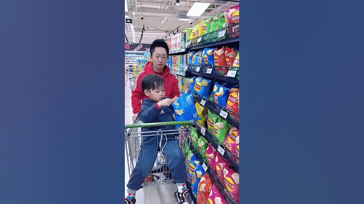 带熊孩子逛超市，吓的爸爸赶紧买单！#萌娃 #熊孩子 #孝顺#呆萌小米宝