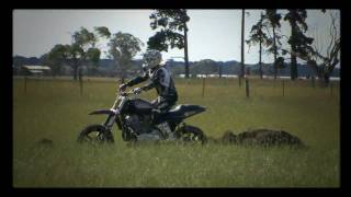 Kain Saul Backflips a XR1200 Harley Davidson to dirt