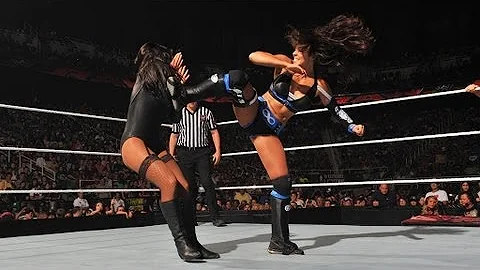 Layla & Kelly Kelly vs. Natalya & Maxine: Raw, May...