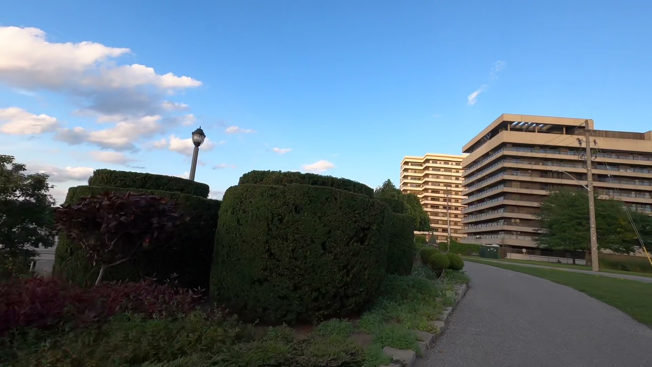 WINDSOR ONTARIO,REAUME PARK,FLOWER GARDEN,FOUNTAIN