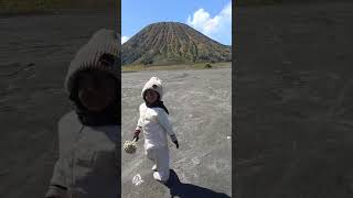 Gunung bromo gaes #anakkita #tamanbermainanak #happybirthday #maianananak