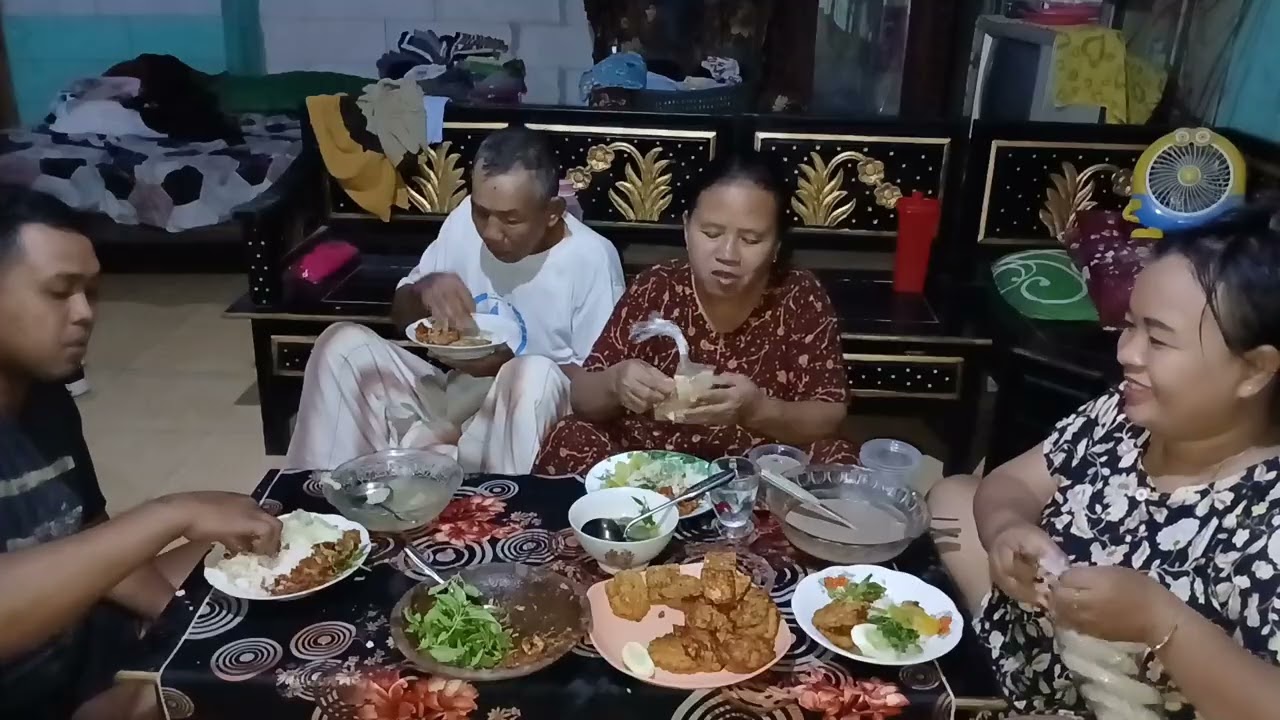 BUKO PUASA BARENG ANAK DAN MANTU DENGAN MENU SAYUR BAYEM DAN SAMBEL PANGGANG