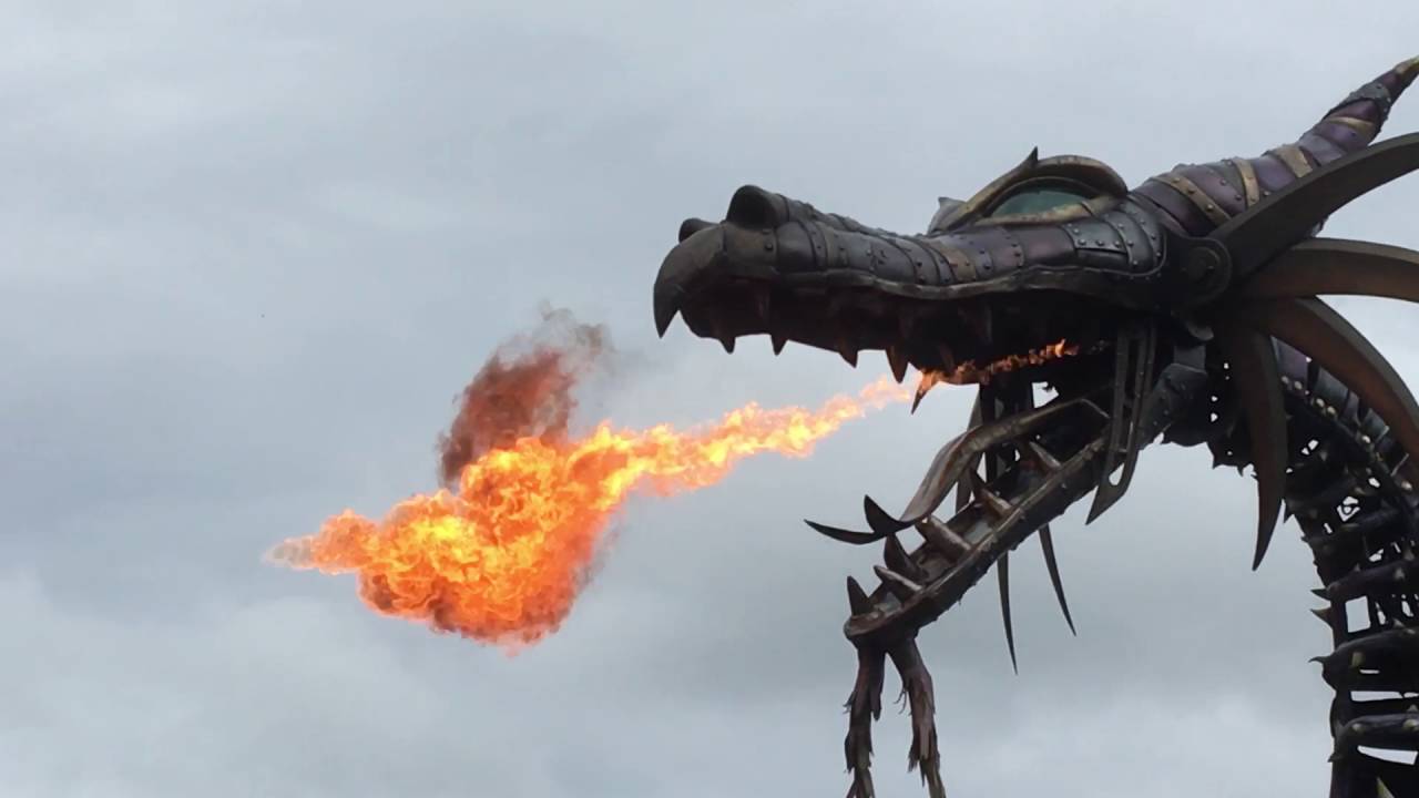 ディズニーワールド ドラゴンが炎を吐く瞬間 Youtube