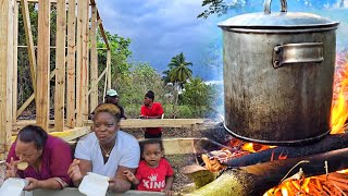 Heavy rains | Workmen ran out of the rain | We cooked in the rain | My sister's house continue