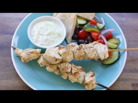 Wideo: Souvlaki Z Kurczaka Z Sosem Dzatziki