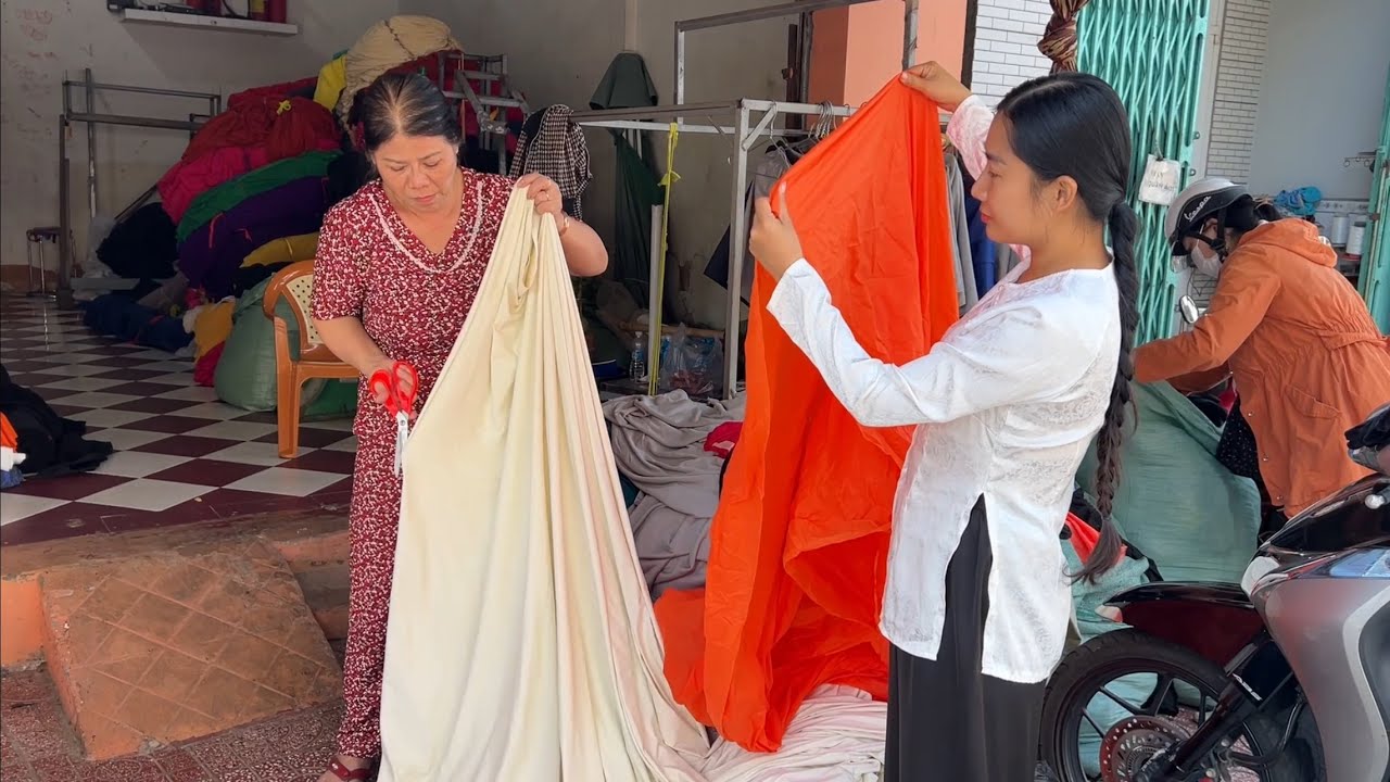 Khánh Vừa Học Việc Vừa Tập Bán Để Chuẩn Bị Đem Vải Về Bến Tre