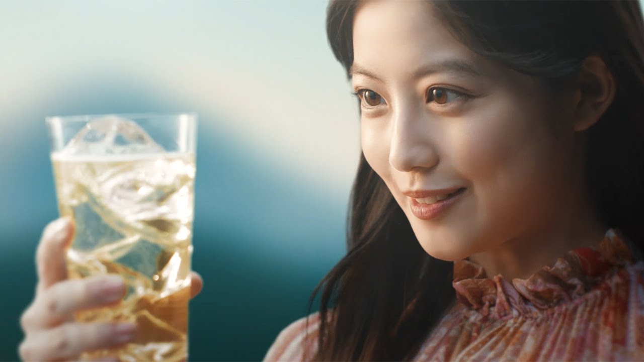 今田美桜、グラス見つめ「好き…」 リリー・フランキーと「キリン