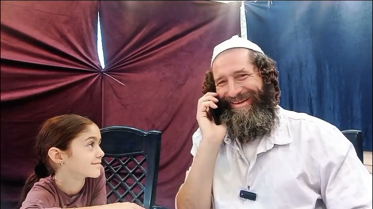 מי האורח המסתורי בסוכה של רות והרב-גן רועי?