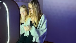 What settings to use on a Camera to iPad to get a good result in a dark room using a flash. 