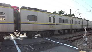 2234次與2183次區間車通過斗南鎮部前寮平交道 20200416