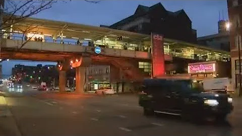 Police search for gunman who shot 16-year-old on CTA Red Line