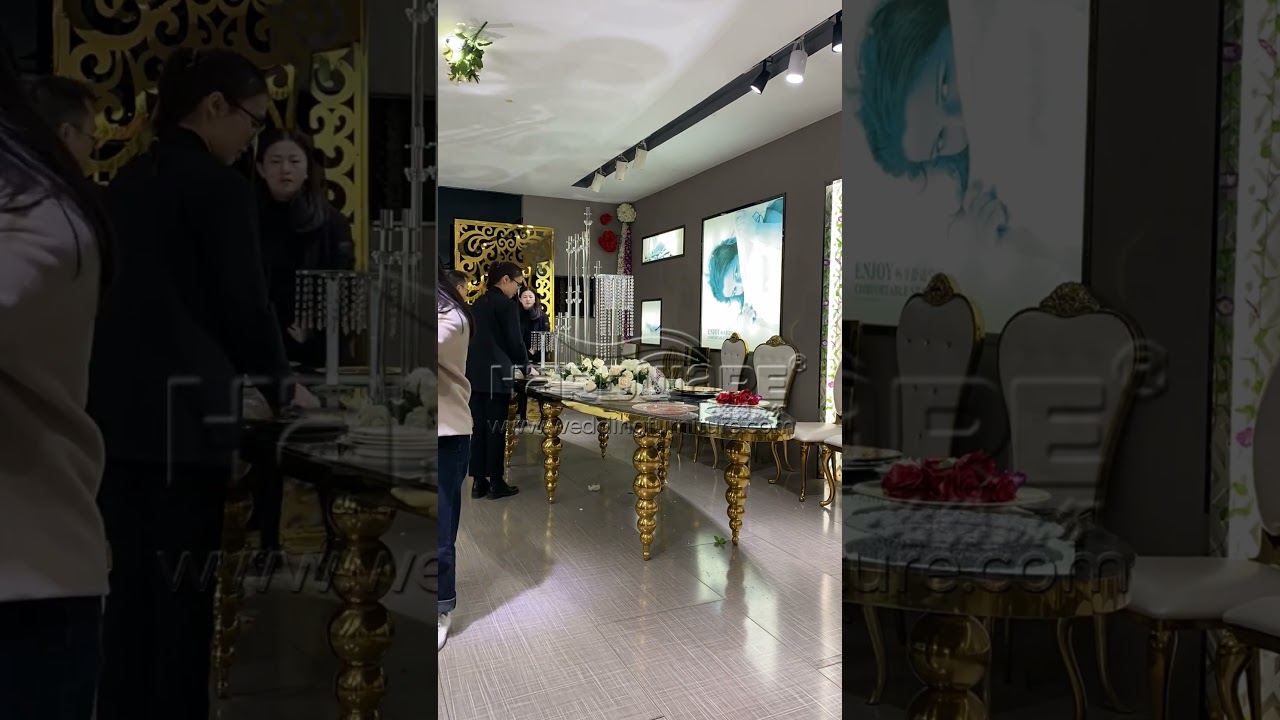 Decorating Ball Legs Oval Table.  