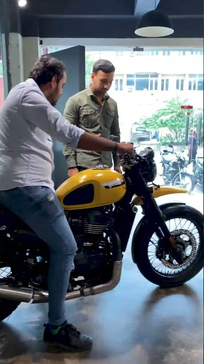 2023 New model Yezdi Scrambler in delhi Okhla Phase 2 shworrom