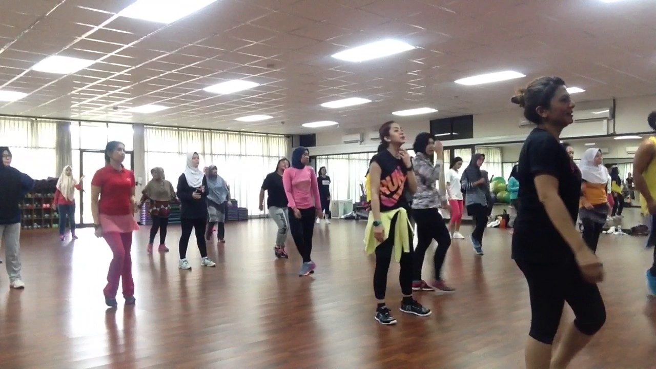 zumba class~firehouse~daddy yankee~fitness chevron rumbai - YouTube