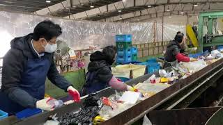 ‘집콕’ 설에 산더미 쓰레기, 분주한 선별작업