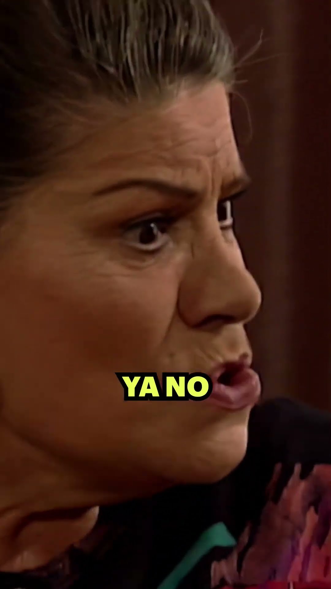 Me está echando los perros de nuevo ?? #MaríaLaDelBarrio #Thalía #shorts #tln