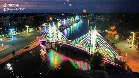 Giữa thành thì đầy xa hoa .... (Cái Nước - Cà Mau)