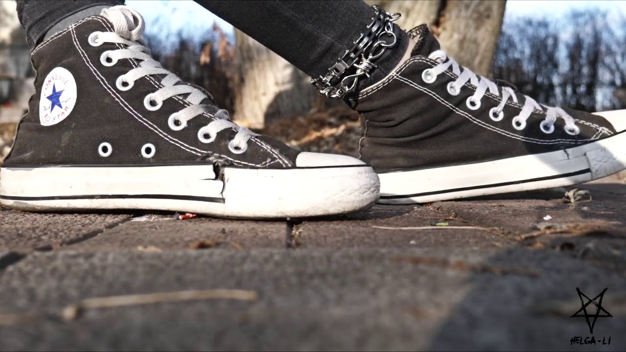 Helga li crush in old converse - YouTube