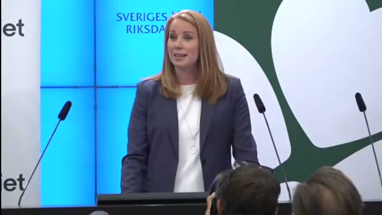 Annie Lööf avgår som partiledare - här lämnar hon beskedet
