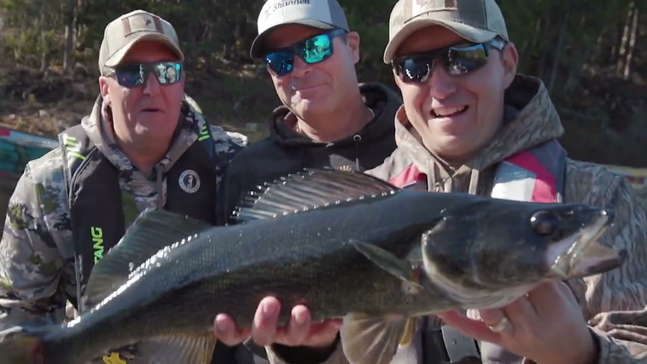 🎣 Walleye Fishing Adventure at Domaine Shannon | Marty & Eric M. 🛶🔥