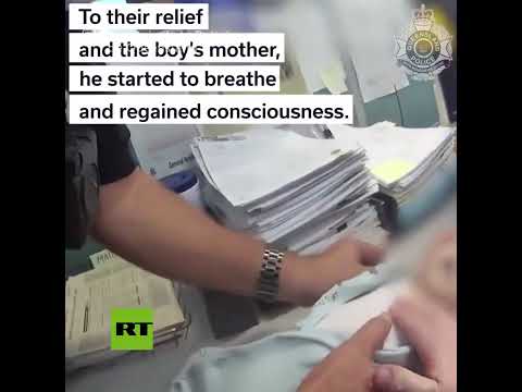 Policías resucitan a un bebé de 3 meses que dejó de respirar