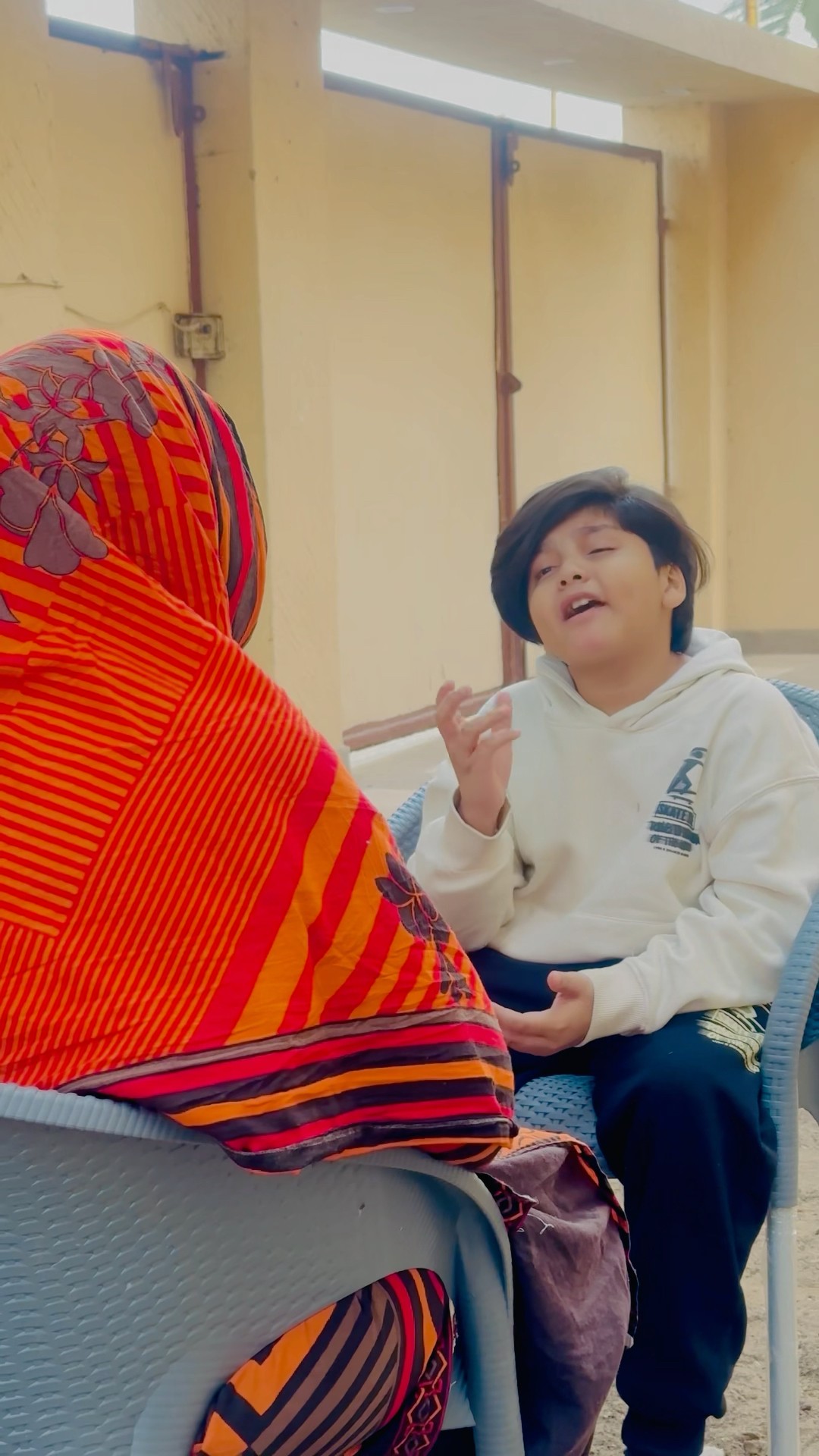 English ki ma behan akk kr de? #comedy #chotulal #trending #comedymoments #funnycomment