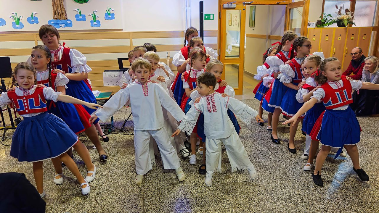 Dětský národopisný soubor - Podkověnka