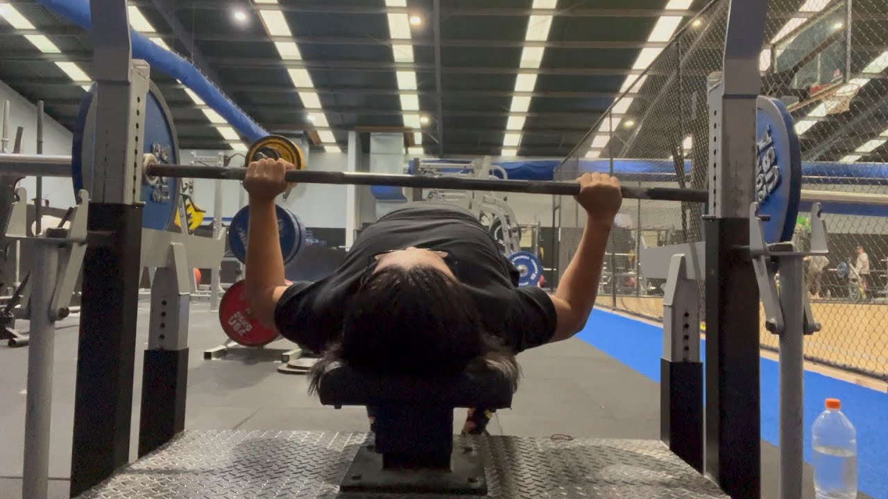 Uneven bench press due to left shoulder pain. YouTube