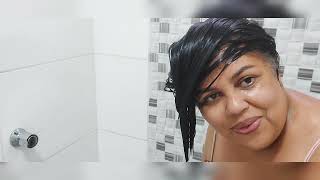 Mostrando Como Eu Lavo Meu Cabelo No Banheiro.