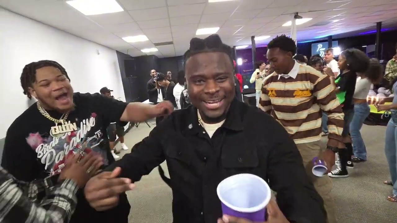 ReallyHubert Plays Head, Shoulders, Knees, Cup!