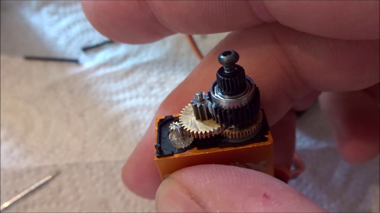 Servozittern, Servozucken durch Reinigung der Servopoti Kontakte beseitigen !