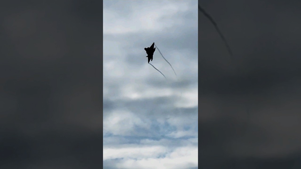 F-22 cobra maneuver at Huntington Beach