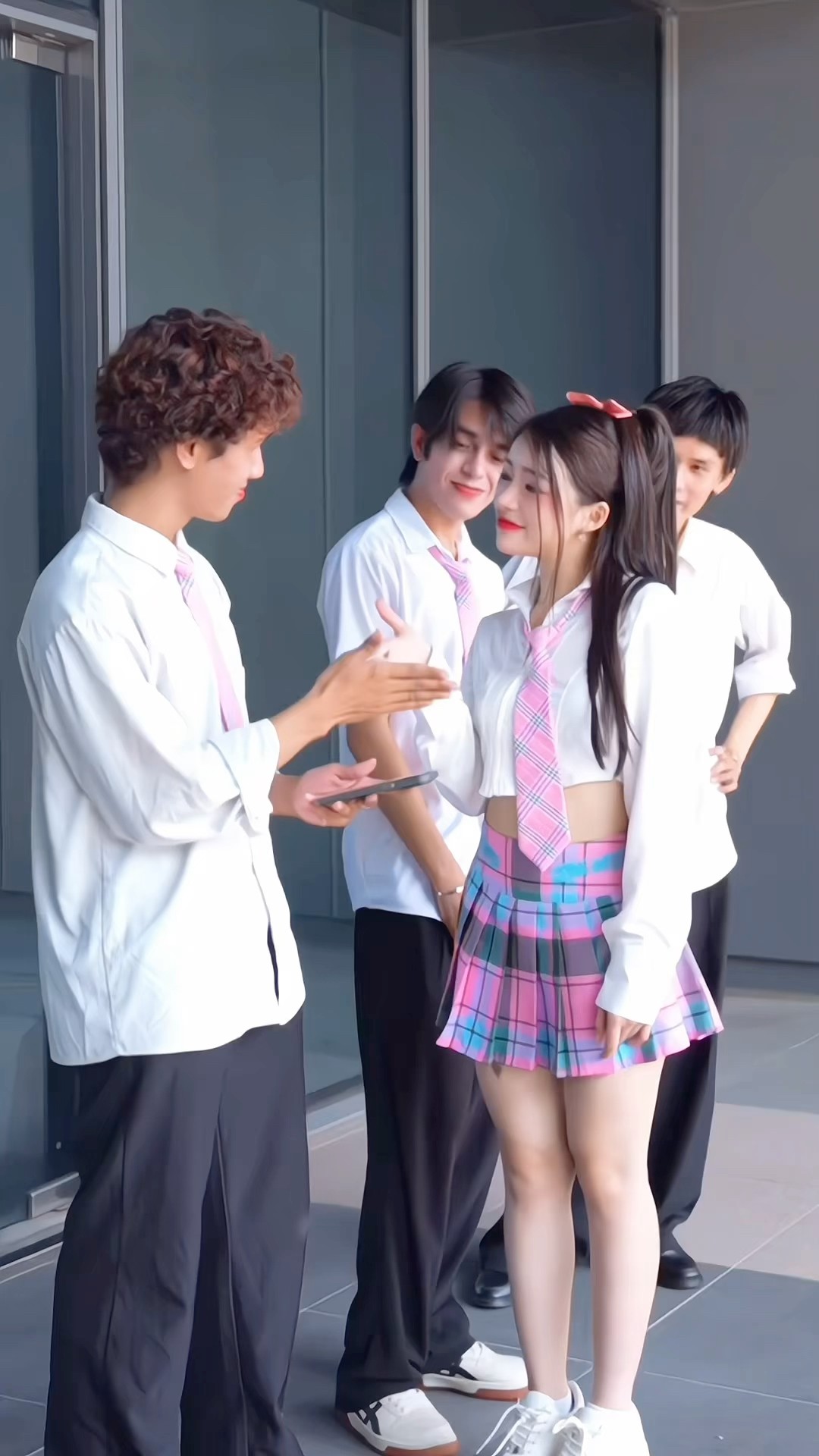 She just wanna make friends ? #C4class #chany